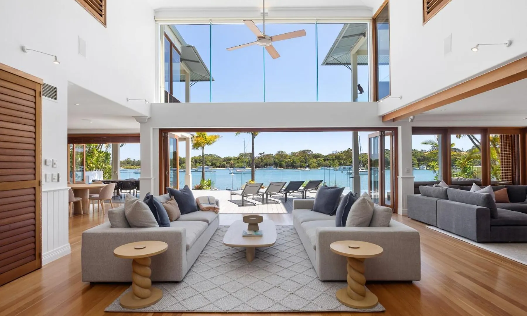 Riverside Elegance On Noosa Parade Feriehus