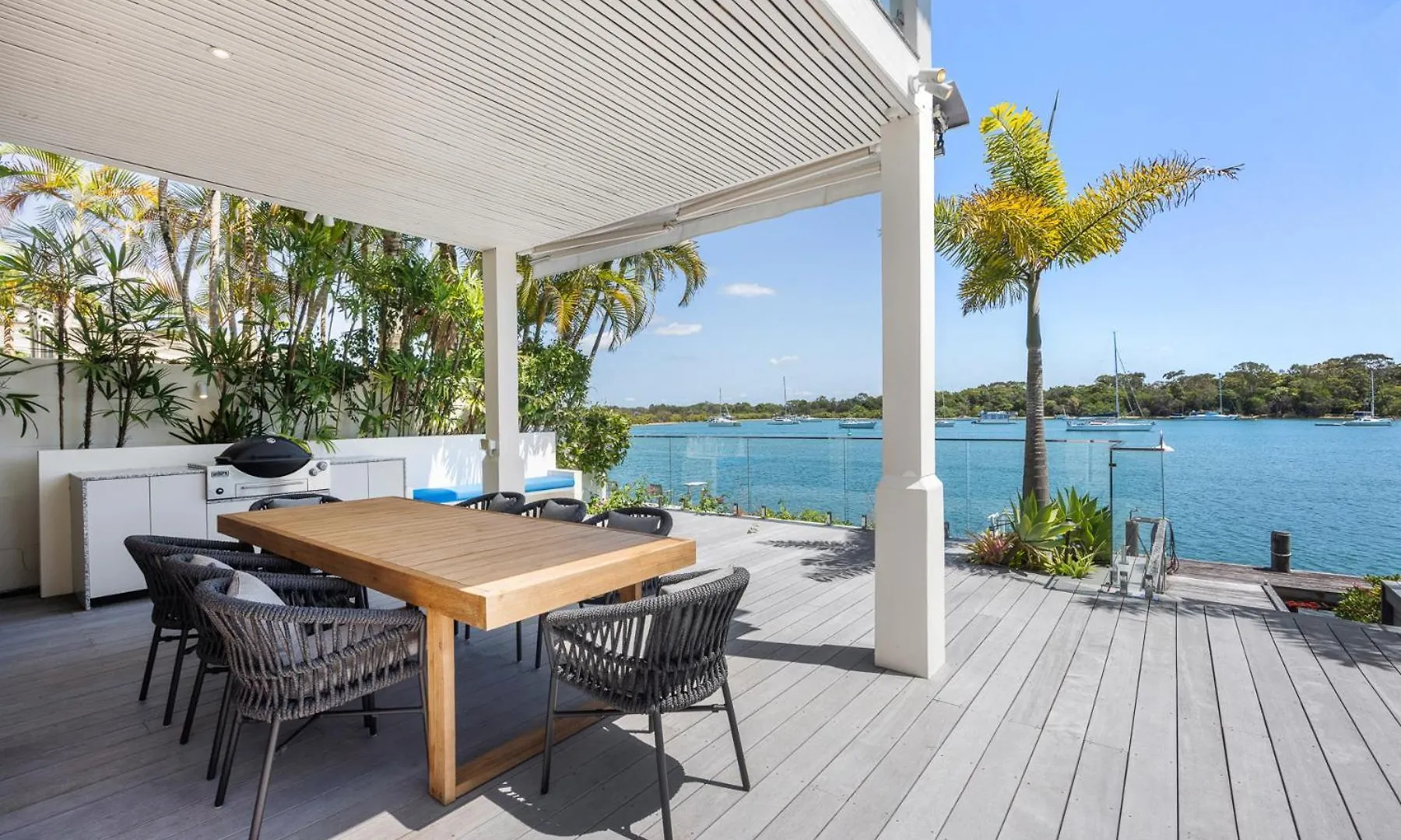 Riverside Elegance On Noosa Parade