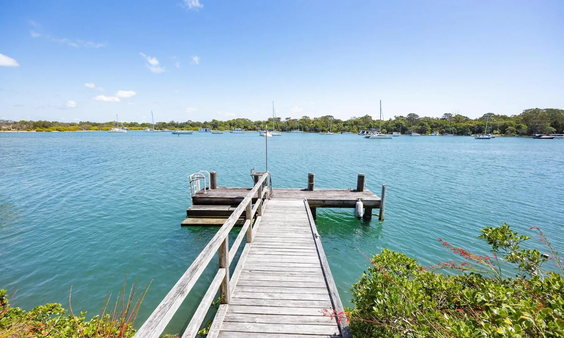 Riverside Elegance On Noosa Parade Australien