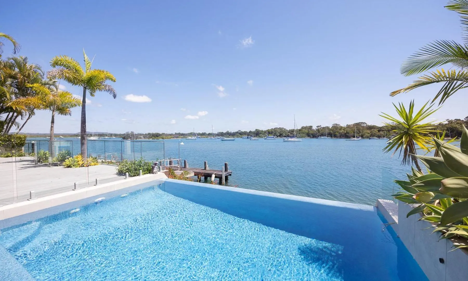 Riverside Elegance On Noosa Parade